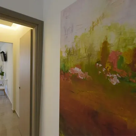 Astoria Studio Iv, Center *